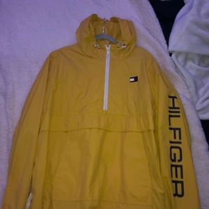 YELLOW TOMMY HILFIGER WINDBREAKER